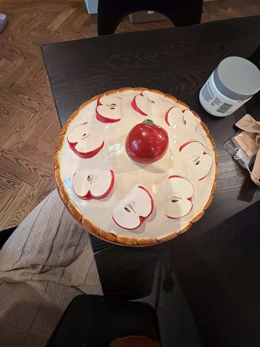 Over and Back Ceramic Apple Pie Dish with Lid used for display only